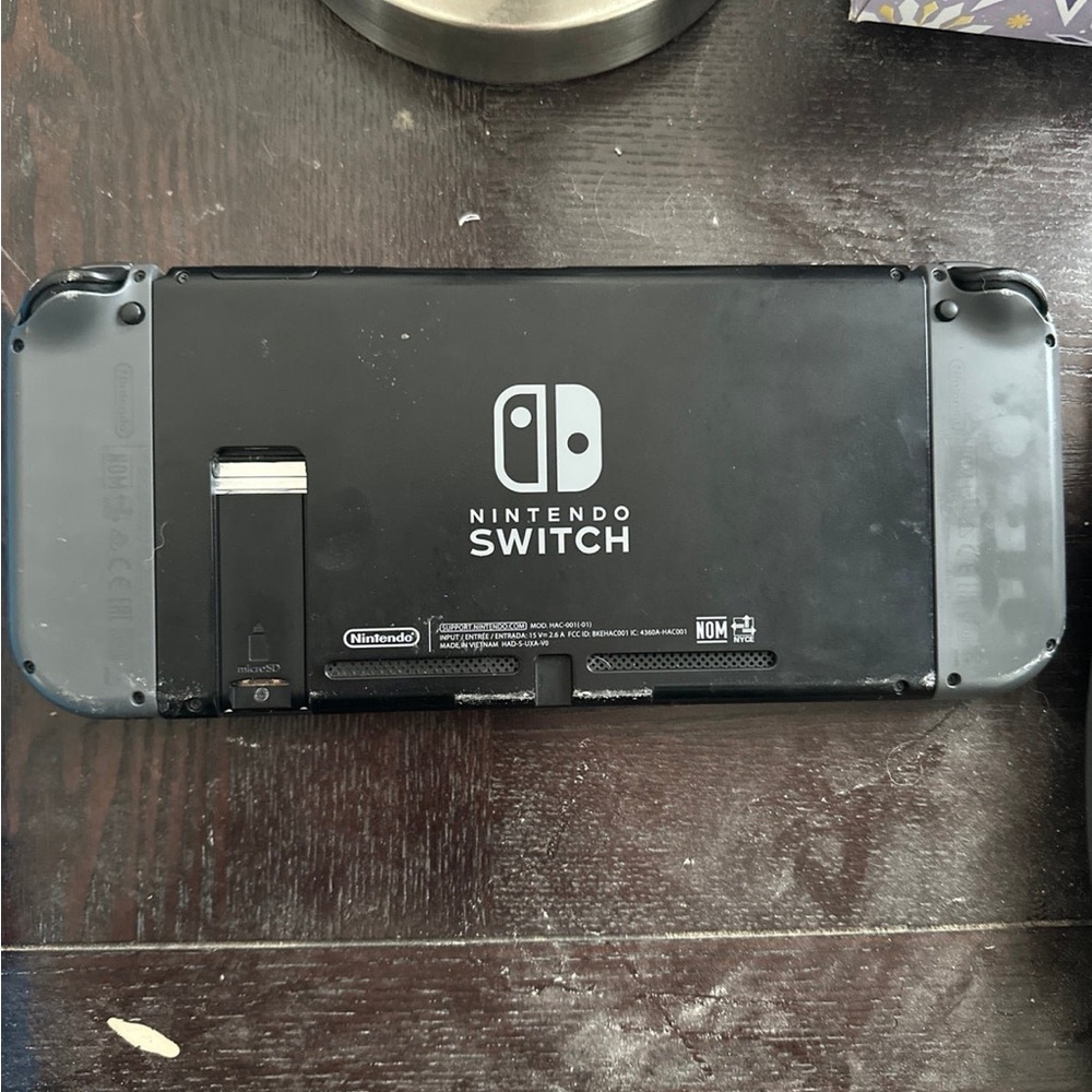 Nintendo Switch - Picture 3 of 5